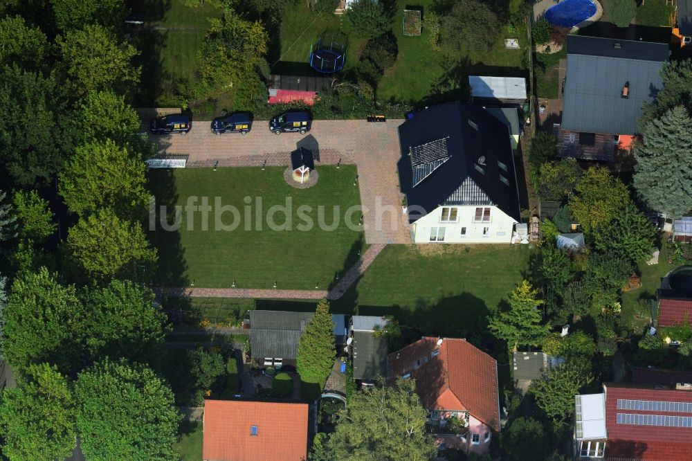 Luftaufnahme Berlin Karow - Einfamilienhaus Siedlung am Hubertusdamm in Berlin - Karow