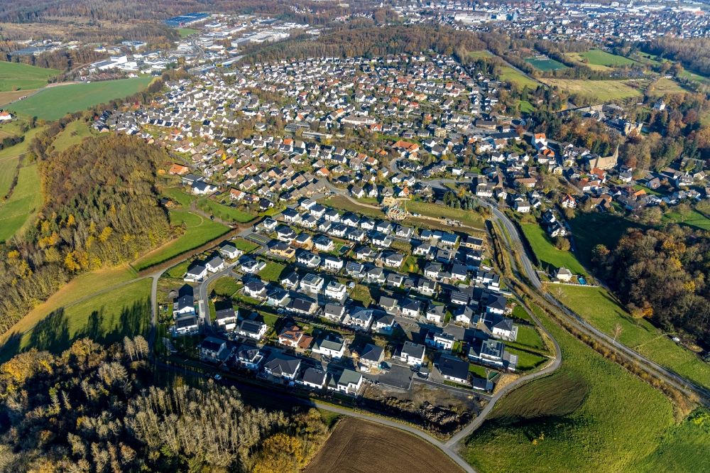 Herdringen aus der Vogelperspektive: Einfamilienhaus- Siedlung Am Spielberg in Herdringen im Bundesland Nordrhein-Westfalen, Deutschland