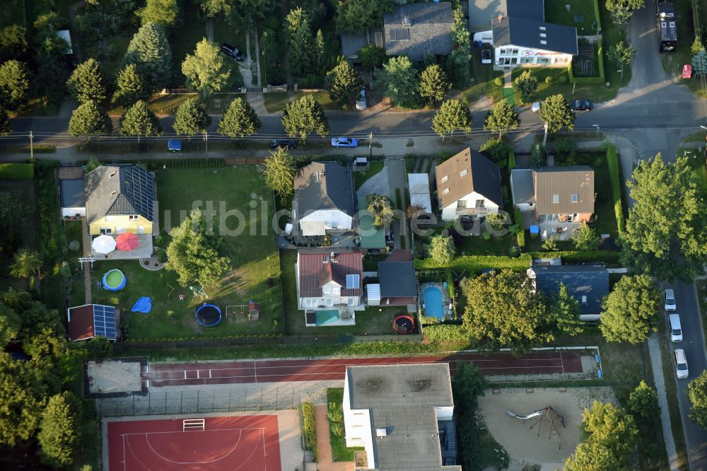 Luftaufnahme Berlin - Einfamilienhaus Wohngebiet der Einfamilienhaus- Siedlung im Ortsteil Kaulsdorf in Berlin, Deutschland