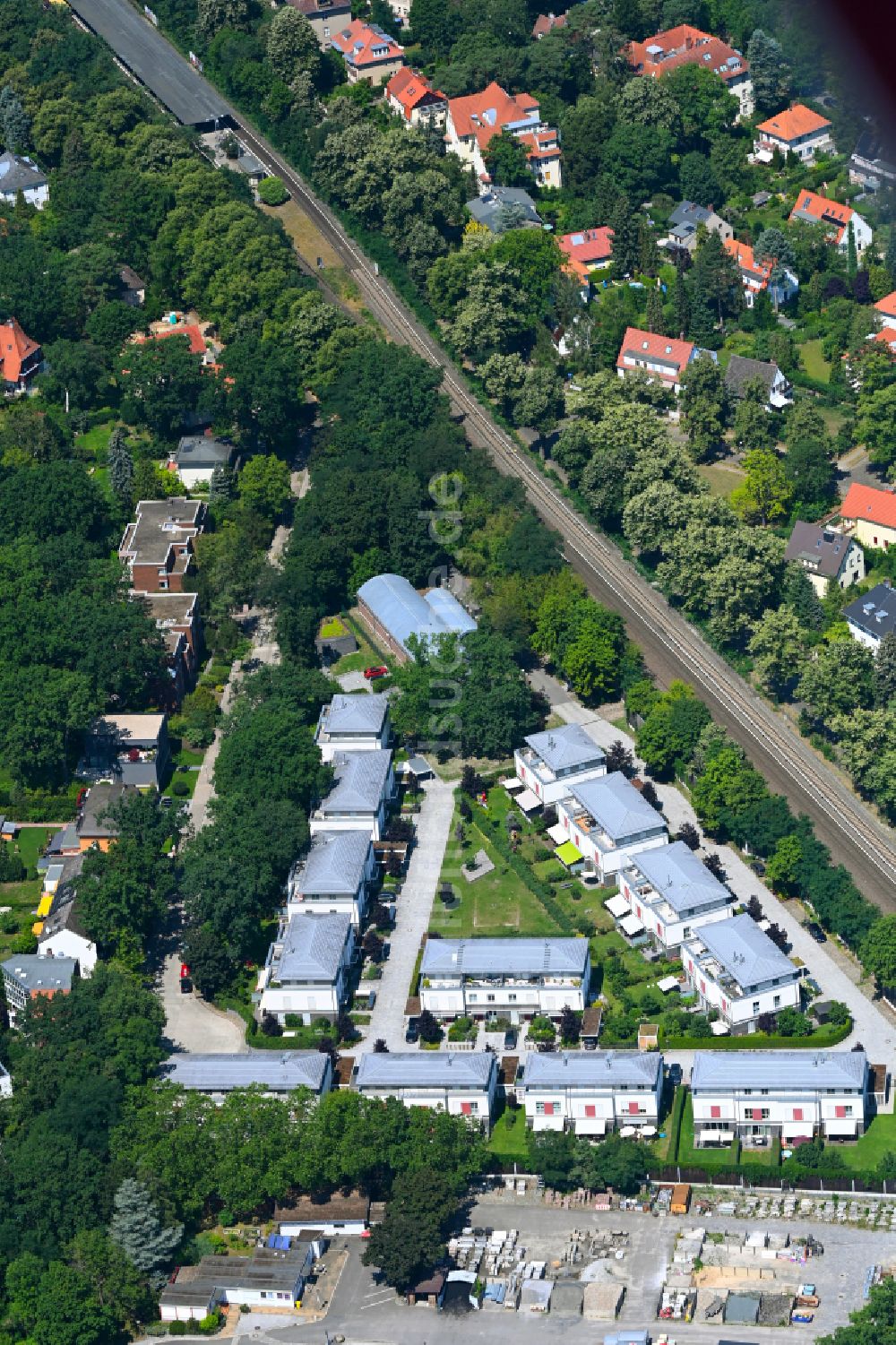 Luftaufnahme Berlin - Einfamilienhäuser als Reihenhaussiedlung im Ortsteil Zehlendorf in Berlin, Deutschland