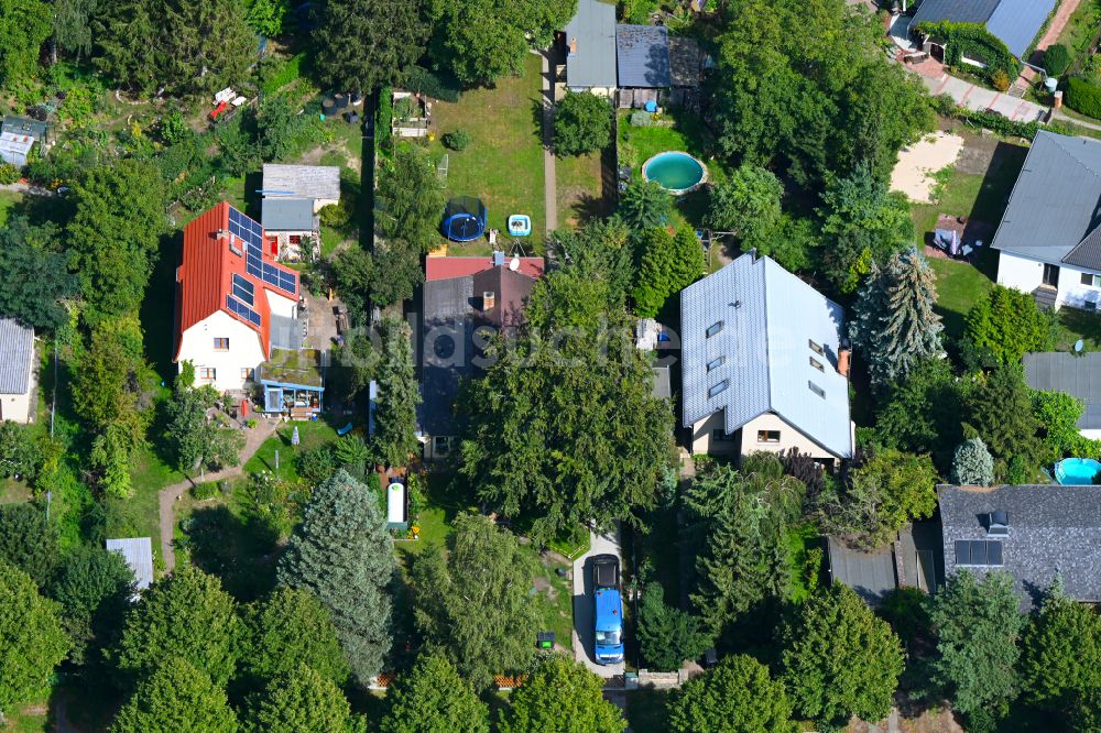 Luftaufnahme Berlin - Einfamilienhäuser mit Gärten Bergedorfer Straße an der in Berlin, Deutschland