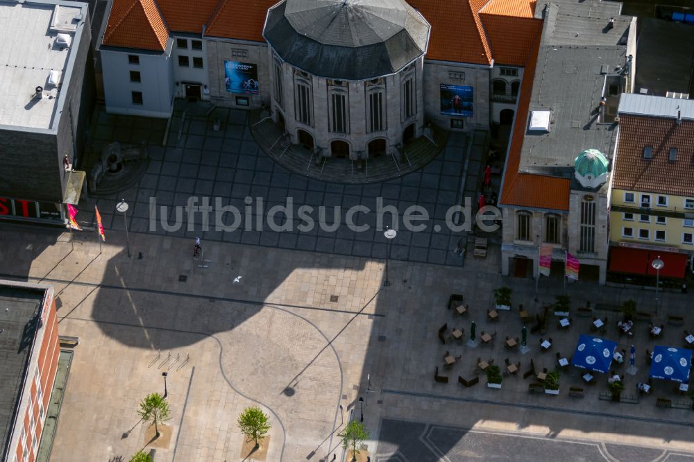Luftaufnahme Bremerhaven - Eingang des Gebäude des Konzerthauses und Theater- Schauspielhauses in Bremerhaven im Bundesland Bremen, Deutschland
