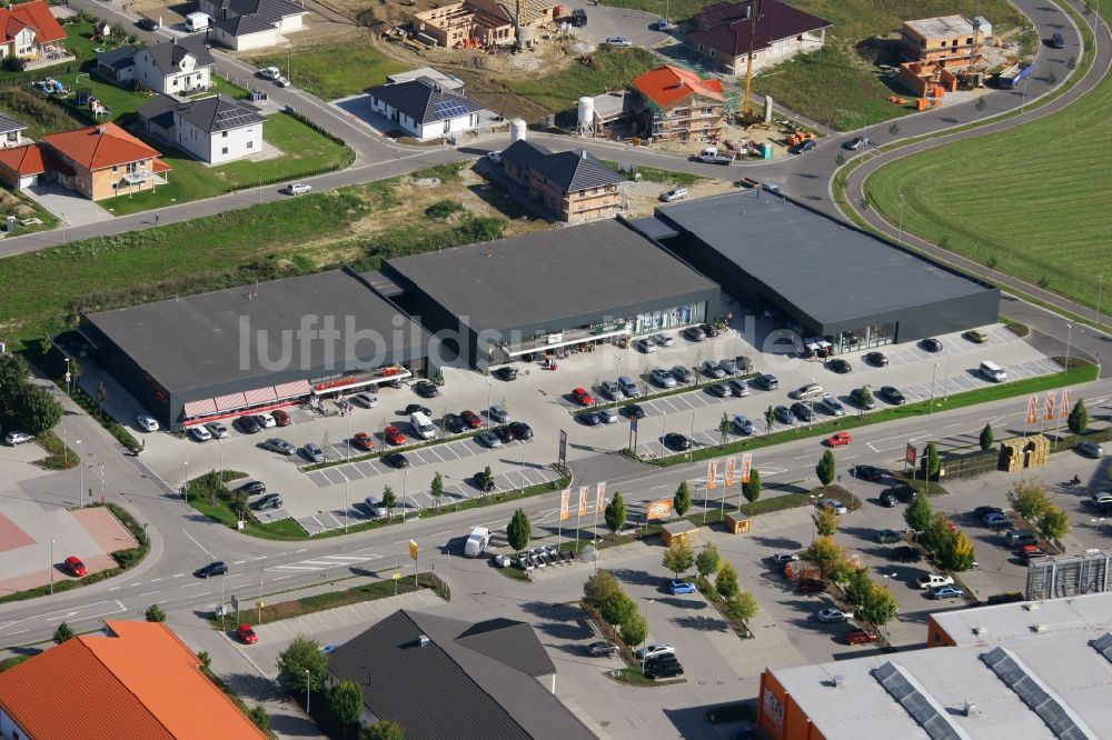 Luftaufnahme Pocking - Einkaufs- Areal mit Händler- Geschäften in Pocking im Bundesland Bayern, Deutschland