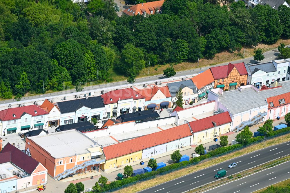 Luftaufnahme Wustermark - Einkaufs- Zentrum Designer Outlet Berlin in Wustermark im Bundesland Brandenburg, Deutschland
