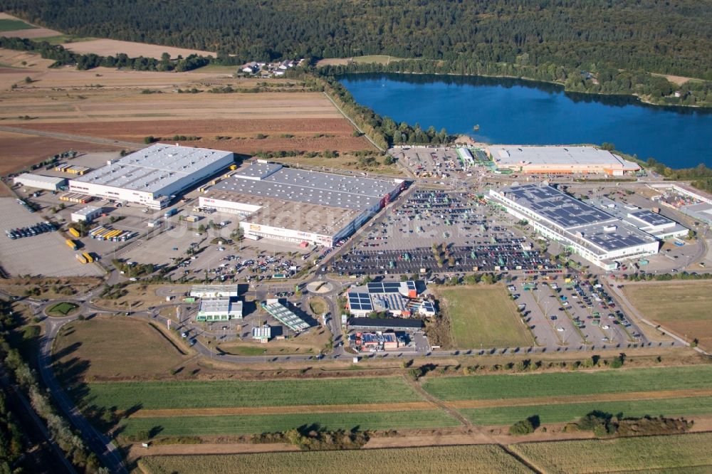 Luftaufnahme Waghäusel - Einkaufs- Zentrum Globus Wiesental, Roller Möbel - Waghäusel in Wiesental im Bundesland Baden-Württemberg, Deutschland