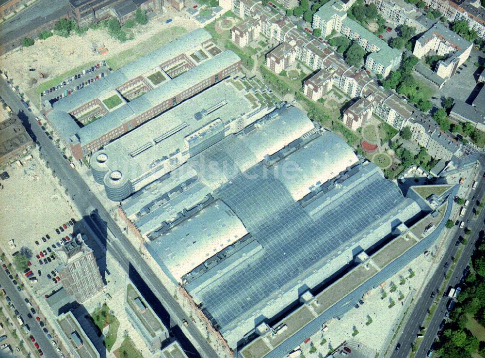Luftaufnahme Berlin - Einkaufs- Zentrum Hallen am Borsigturm im Ortsteil Reinickendorf in Berlin, Deutschland