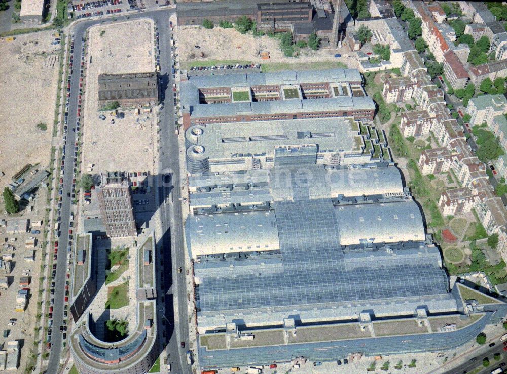 Berlin von oben - Einkaufs- Zentrum Hallen am Borsigturm im Ortsteil Reinickendorf in Berlin, Deutschland