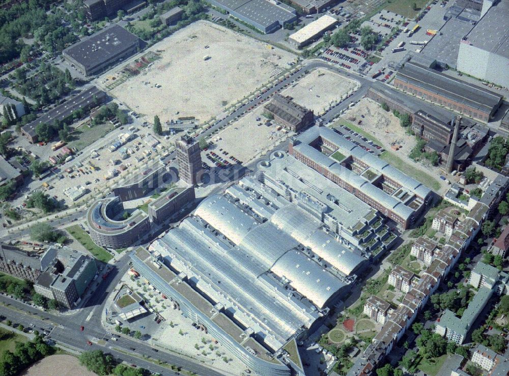 Luftbild Berlin - Einkaufs- Zentrum Hallen am Borsigturm im Ortsteil Reinickendorf in Berlin, Deutschland