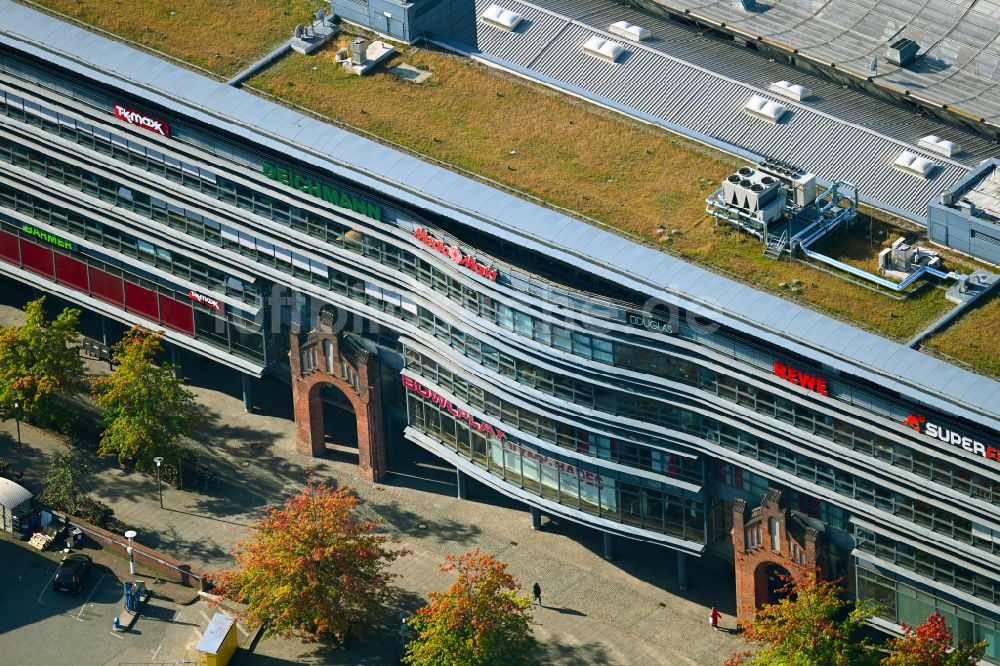 Luftaufnahme Berlin - Einkaufs- Zentrum Hallen am Borsigturm im Ortsteil Tegel in Berlin, Deutschland