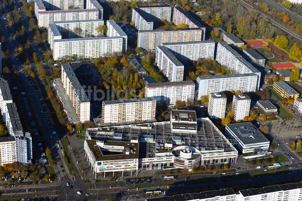 Luftaufnahme Berlin - Einkaufs- Zentrum Linden-Center im Ortsteil Neu-Hohenschönhausen in Berlin, Deutschland