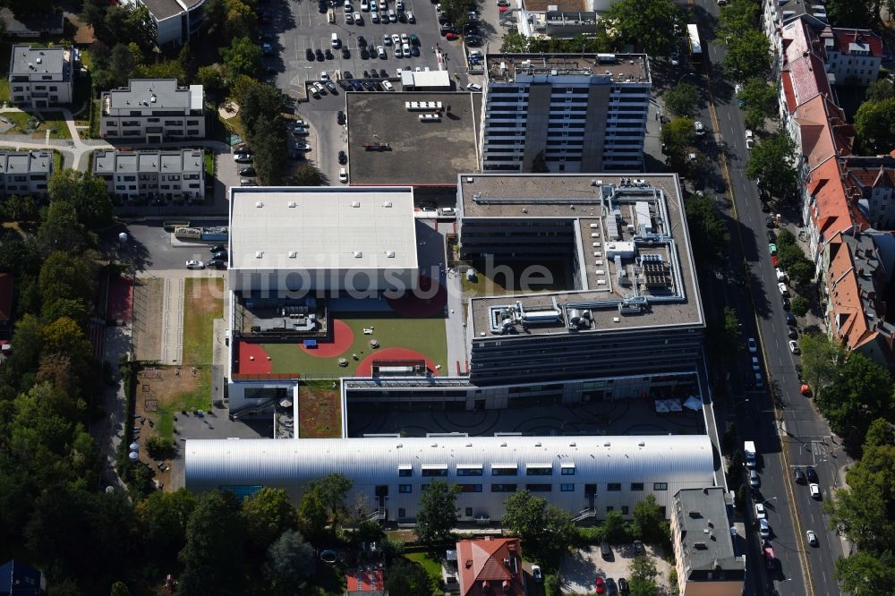 Luftaufnahme Berlin - Einkaufs- Zentrum Zehlendorfer Welle im Ortsteil Zehlendorf in Berlin, Deutschland