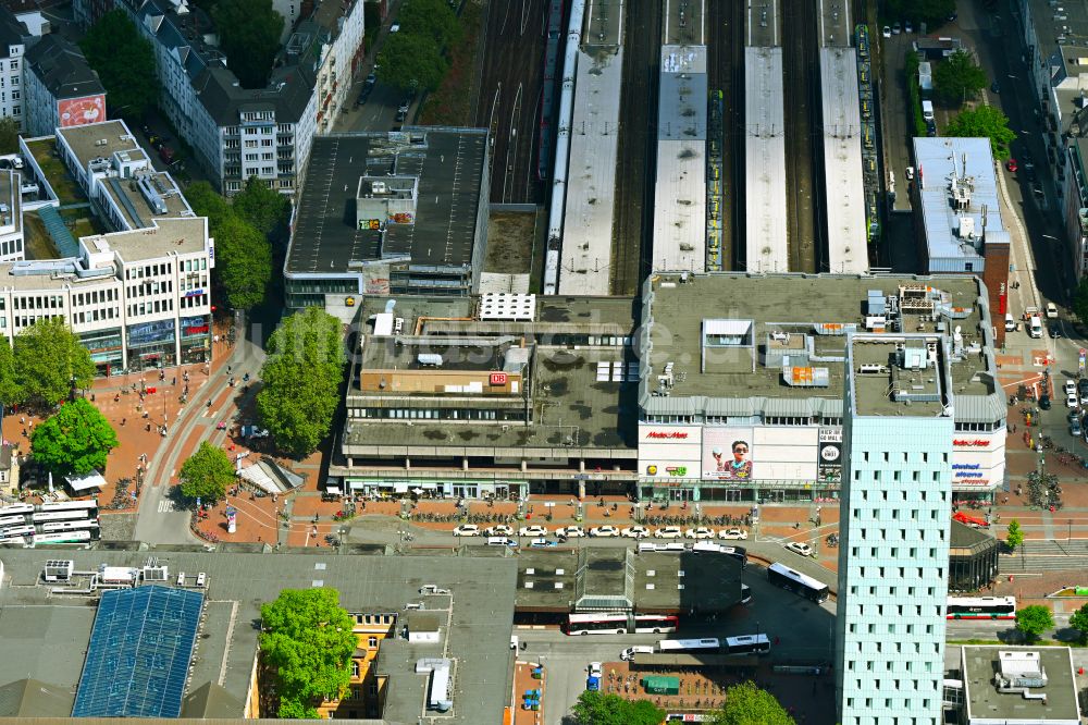 Luftaufnahme Hamburg - Einkaufsbahnhof der Deutschen Bahn Hamburg-Altona im Ortsteil Altona in Hamburg, Deutschland