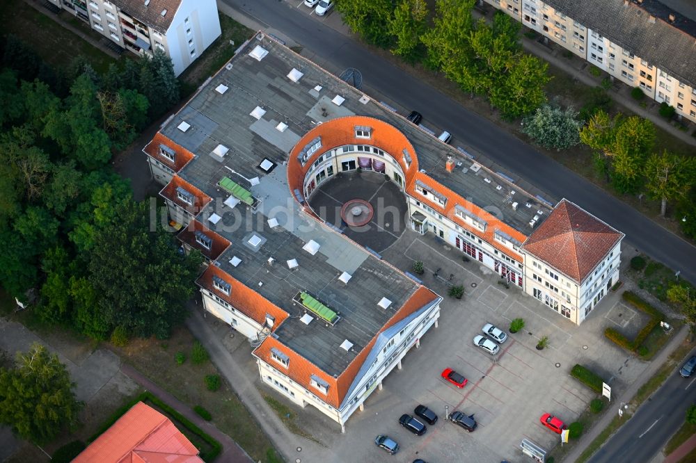 Luftaufnahme Altlandsberg - Einkaufzentrum an der Berliner Allee in Altlandsberg im Bundesland Brandenburg, Deutschland