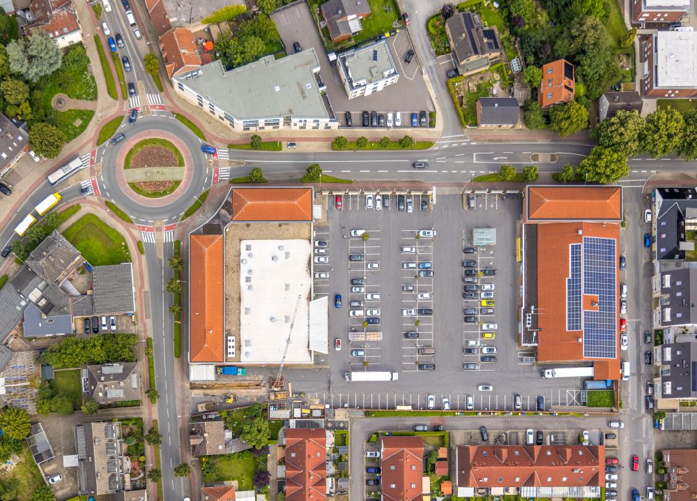 Ahlen von oben - Einkaufzentrum REWE und LIDL in Ahlen im Bundesland Nordrhein-Westfalen, Deutschland