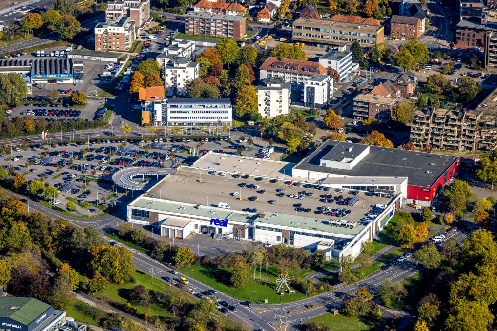 Luftaufnahme Kamp-Lintfort - Einkaufzentrum des Supermarktes mein real in Kamp-Lintfort im Bundesland Nordrhein-Westfalen, Deutschland