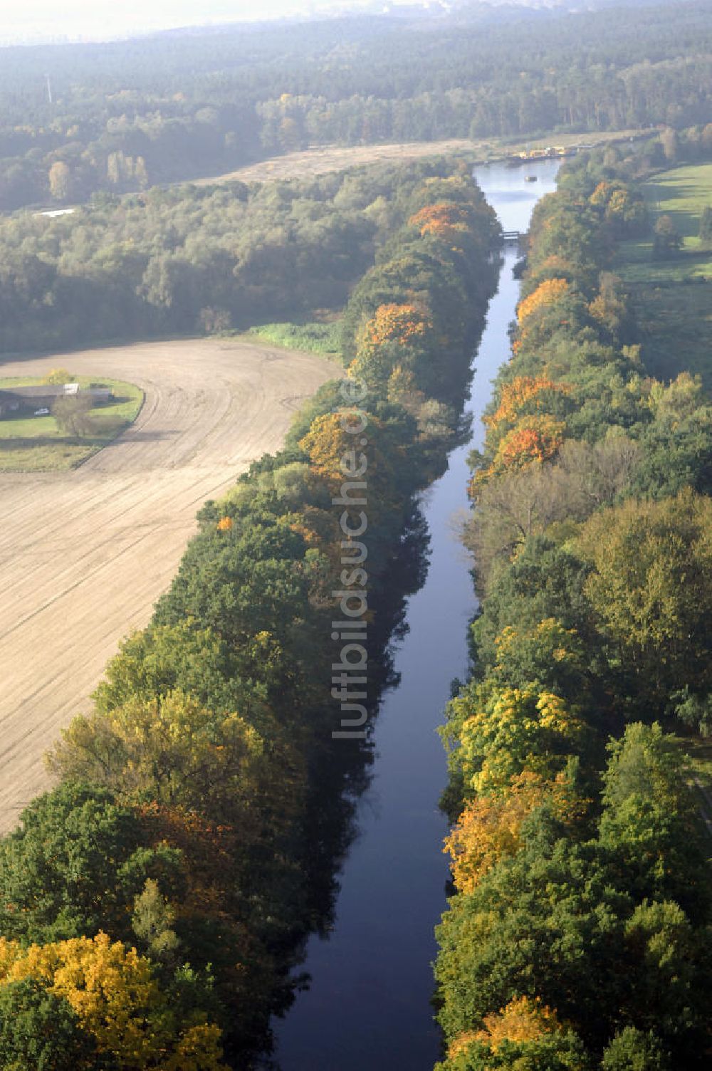Luftaufnahme Plaue - Einmündung des Woltersdorfer Altkanals in den Elbe-Havel-Kanal bei Plaue