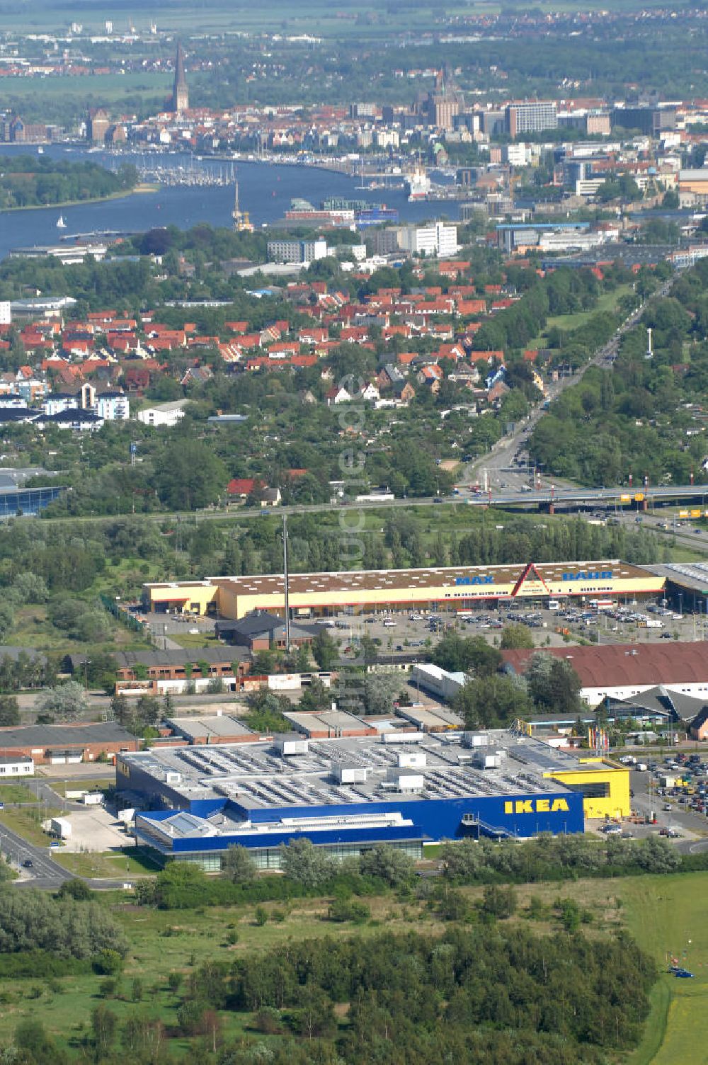 Rostock aus der Vogelperspektive: Einrichtungshaus der IKEA Deutschland GmbH & Co. KG - Niederlassung Rostock