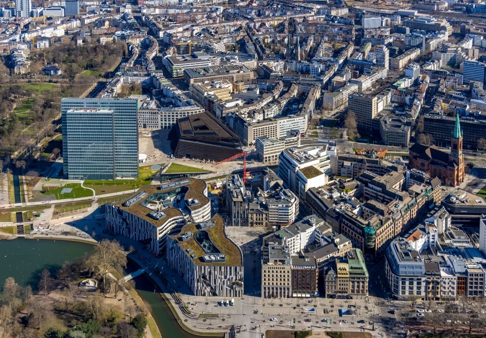 Düsseldorf von oben - Einzelhandels- und Büroimmobilie Köbogen in Düsseldorf im Bundesland Nordrhein-Westfalen
