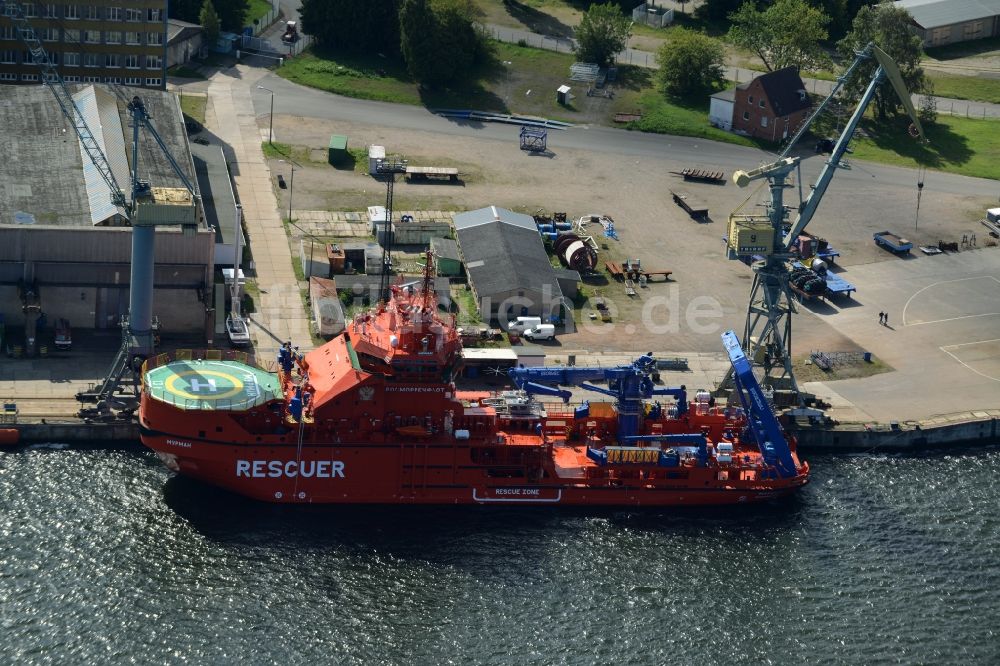 Wismar aus der Vogelperspektive: Eisbrechende Rettungs- und Bergungsschiffe vor den Nordic Yards in Wismar im Bundesland Mecklenburg-Vorpommern