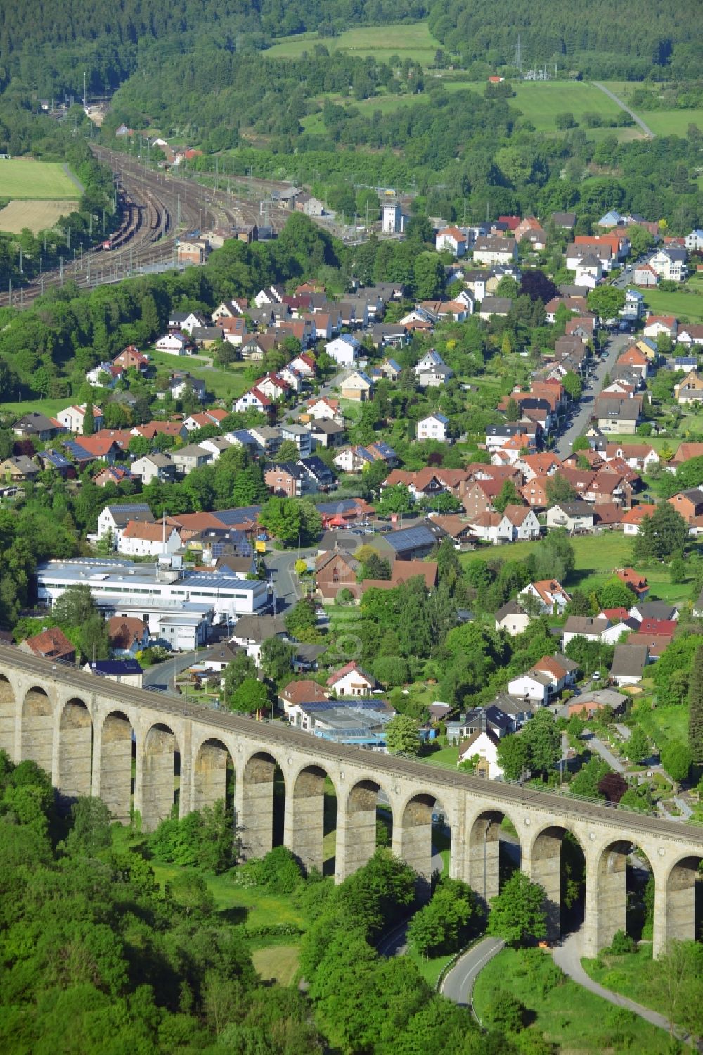 Altenbeken aus der Vogelperspektive: Eisenbahn - Brücke Altenbekener Viadukt in Altenbeken im Bundesland Nordrhein-Westfalen