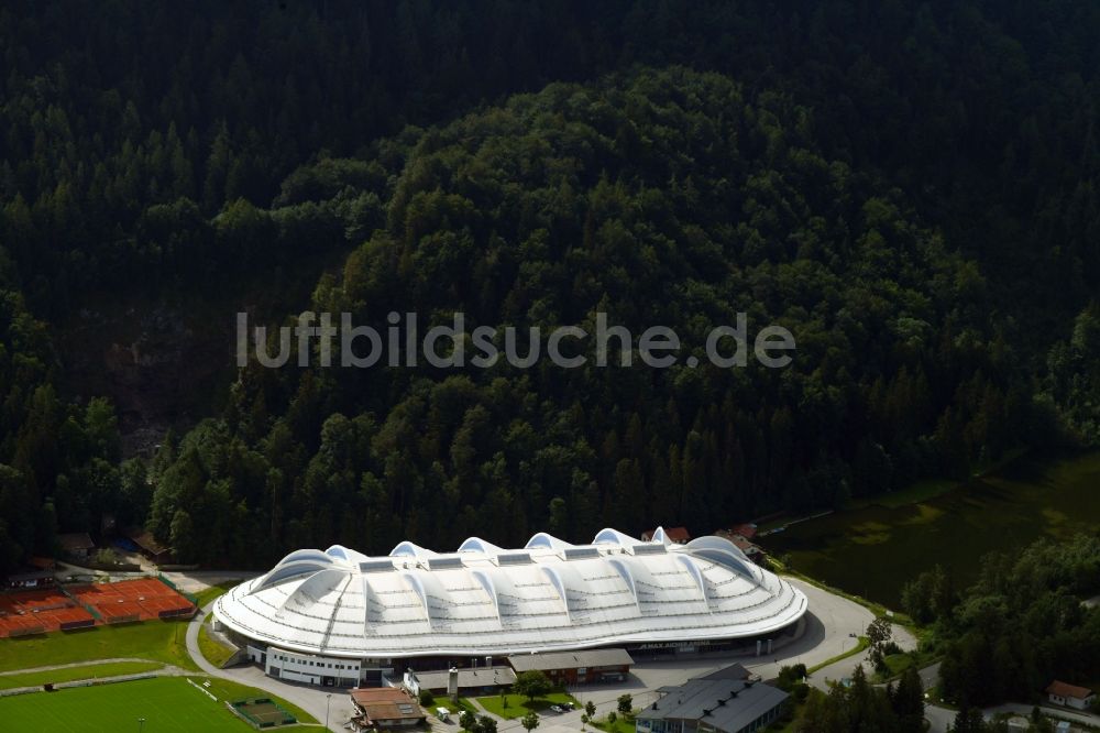 Inzell von oben - Eishalle Max Aicher Arena in Inzell im Bundesland Bayern, Deutschland