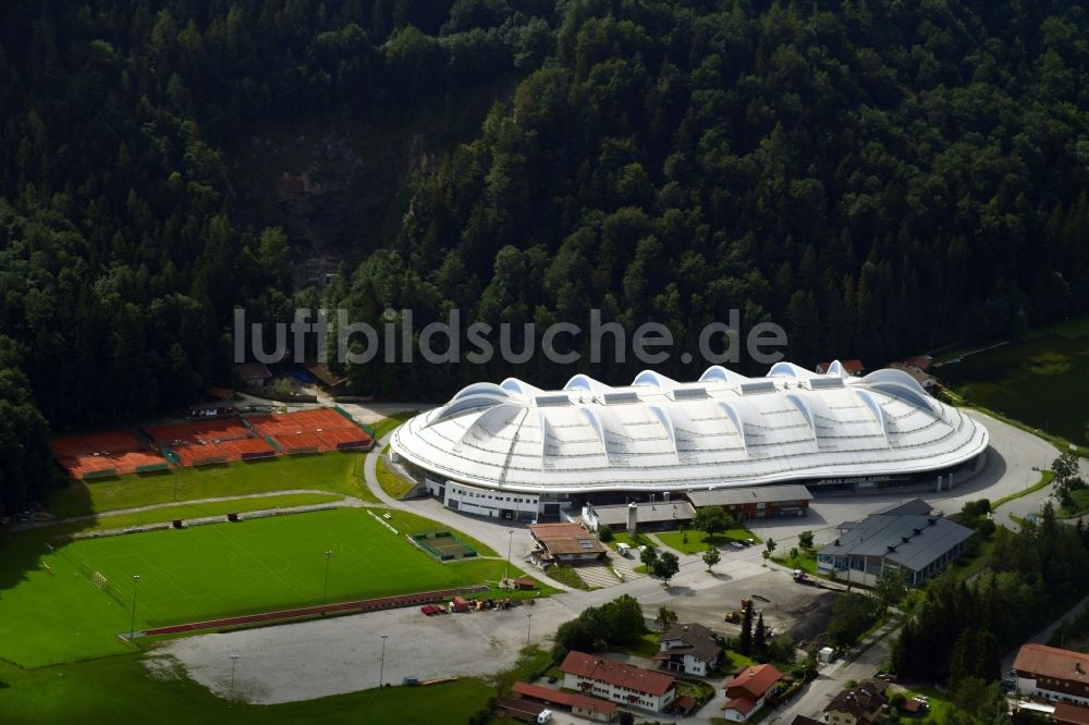 Inzell aus der Vogelperspektive: Eishalle Max Aicher Arena in Inzell im Bundesland Bayern, Deutschland