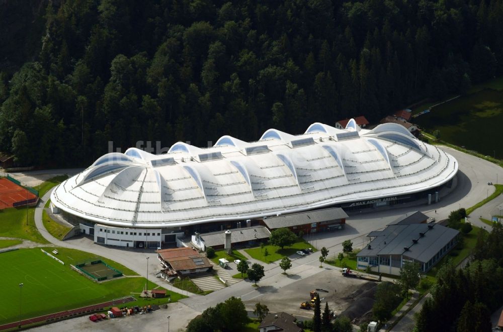 Luftaufnahme Inzell - Eishalle Max Aicher Arena in Inzell im Bundesland Bayern, Deutschland