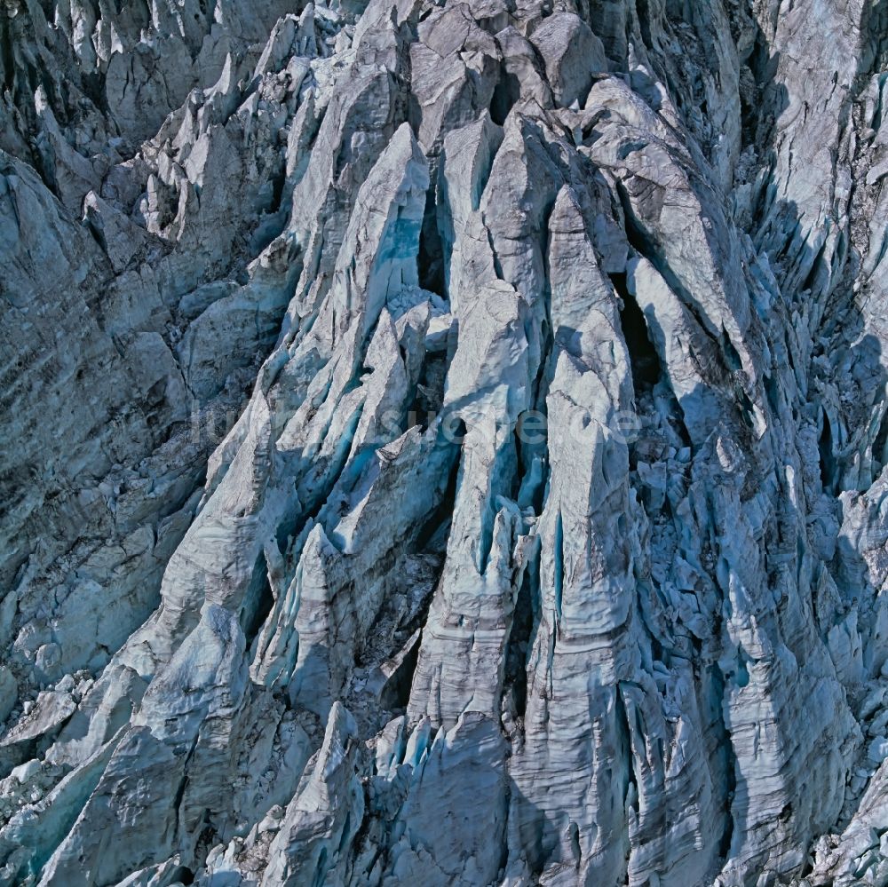 Luftbild Grindelwald - Eistürme des Grindelwald-Fiescher-Gletschers in den Berner Alpen, Schweiz