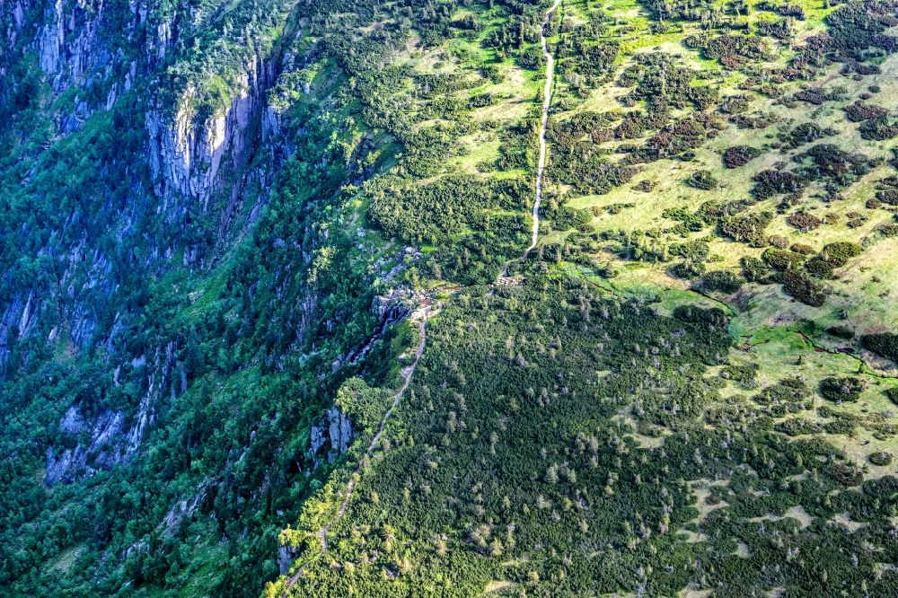 Luftaufnahme Spindlermuhle - Elb Wasserfälle in Spindlermuhle im Riesengebirge in Kralovehradecky kraj, Tschechien