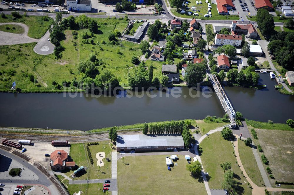 Genthin aus der Vogelperspektive: Elbe-Havel-Kanal / Canal bei Genthin