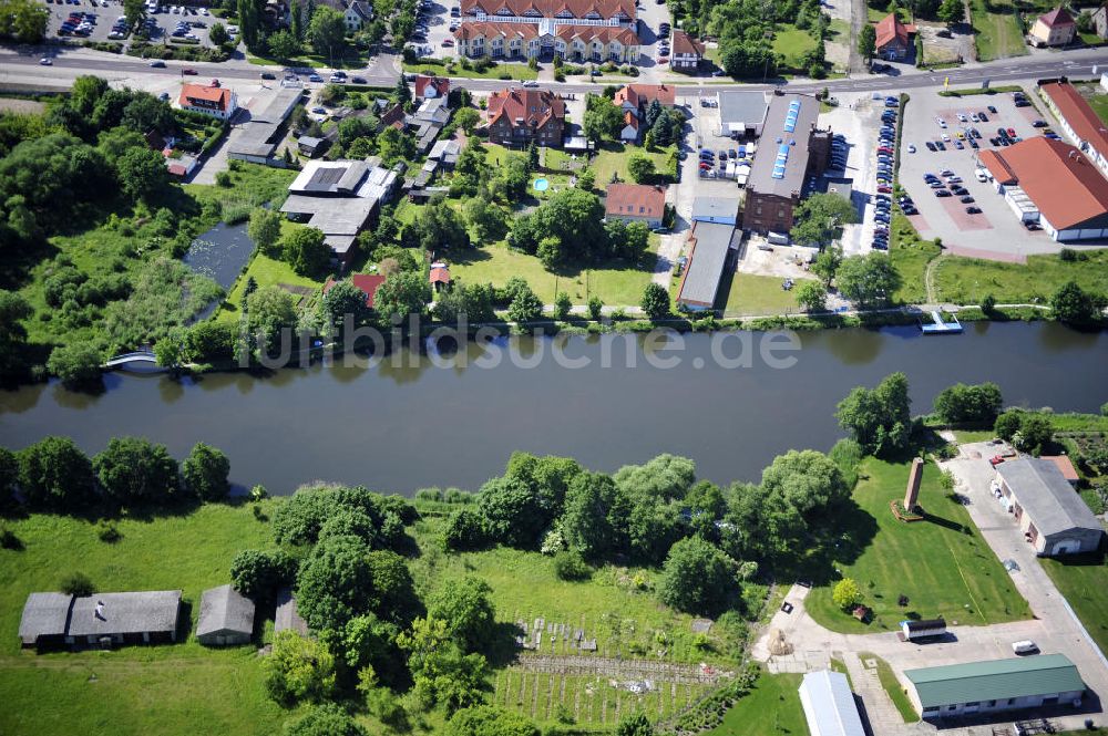 Genthin von oben - Elbe-Havel-Kanal / Canal bei Genthin