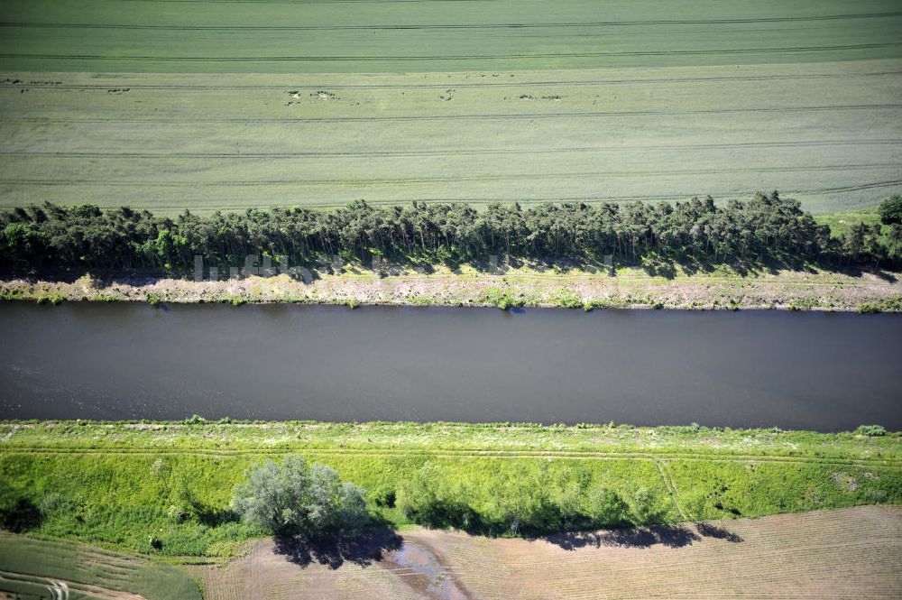 Genthin von oben - Elbe-Havel-Kanal / Canal bei Genthin