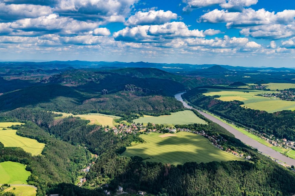 Luftbild Bad Schandau - Elbsandstein Gebirge in Bad Schandau mit dem Flußlauf der Elbe im Bundesland Sachsen, Deutschland