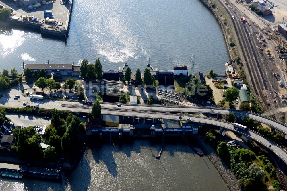 Luftaufnahme Hamburg - Ellerholz-Schleusenbrücke in Hamburg-Mitte / Steinwerder