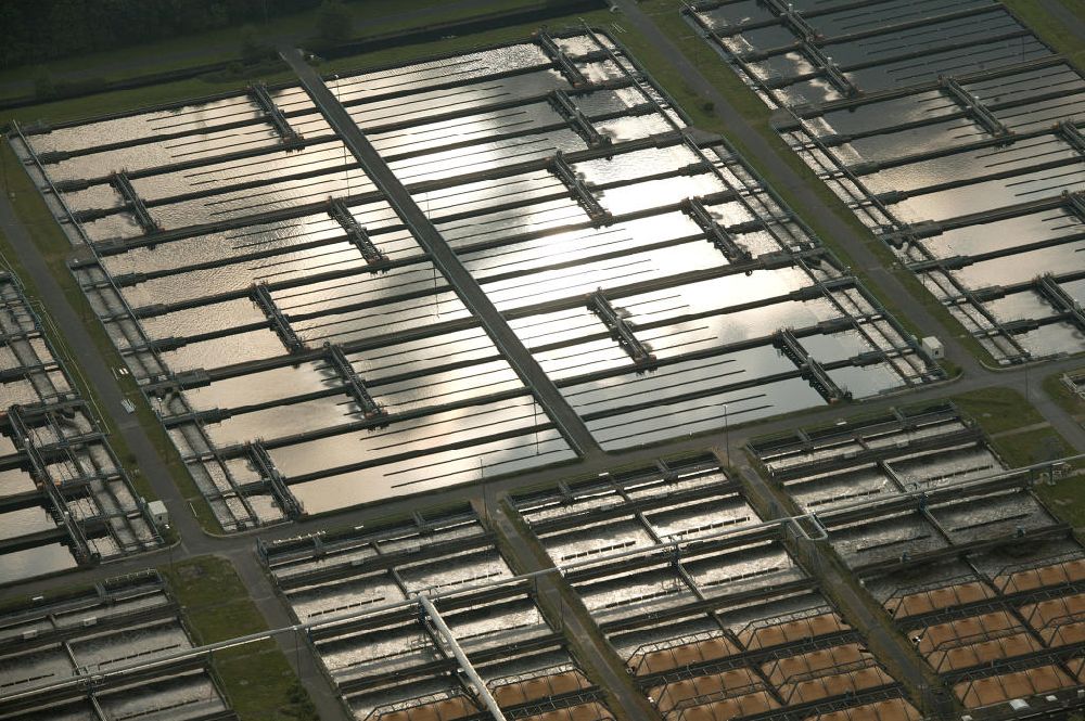 Luftbild Dinslaken - Emscher Kläranlage mit Fäulnissturm bei Dinslaken