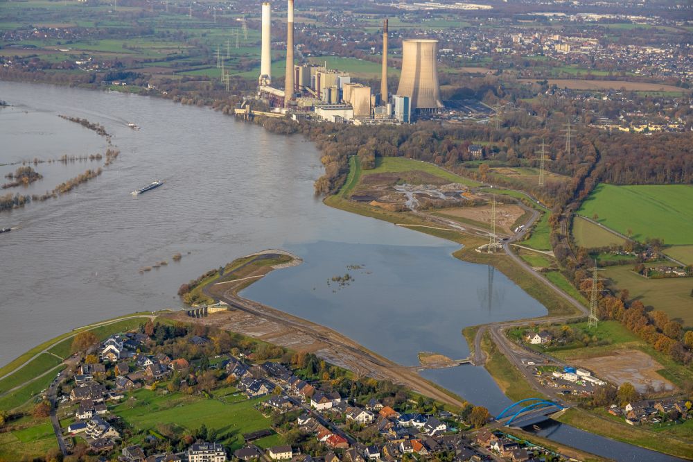 Luftaufnahme Dinslaken - Emscher Mündung in den Rhein bei Dinslaken im Bundesland Nordrhein-Westfalen