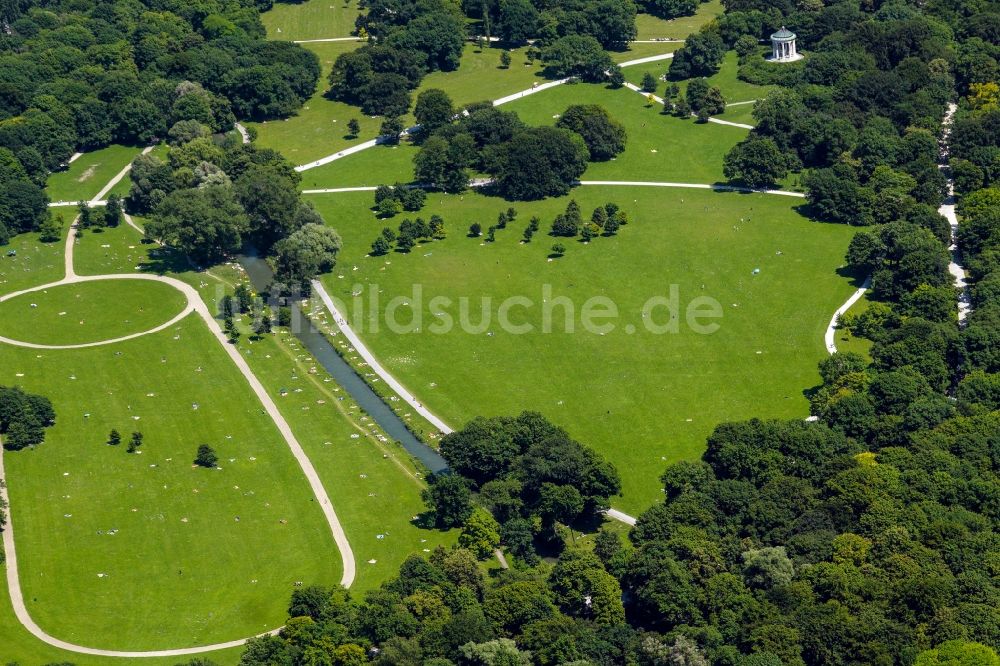 Luftaufnahme München - Englischer Garten in München im Bundesland Bayern