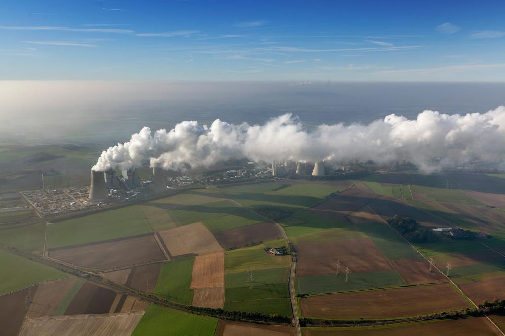Luftaufnahme NIEDERAUßEM - Ensemble der RWE Kohle- Kraftwerke bei Neurath und Niederaußem in Nordrhein-Westfalen