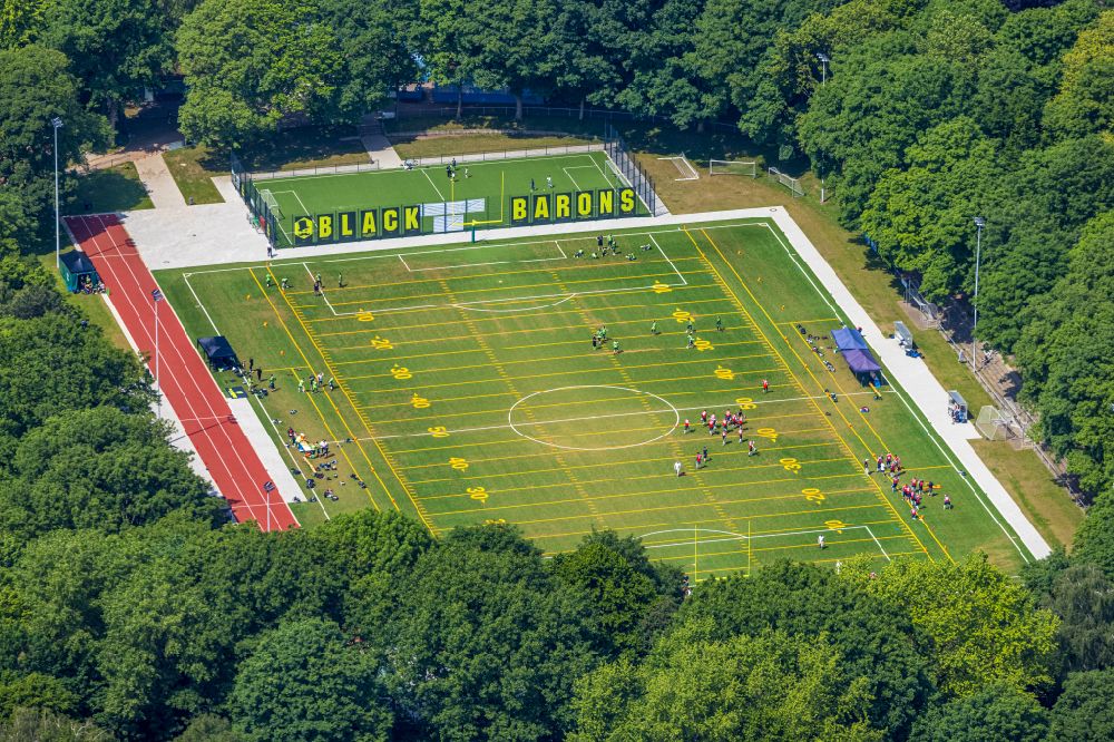 Luftbild Herne - Ensemble der Sportplatzanlagen des American Football Spielfeld Horststadion in Herne im Bundesland Nordrhein-Westfalen, Deutschland