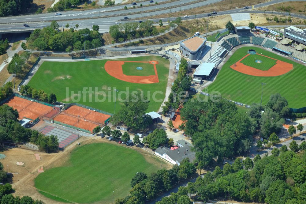 Regensburg von oben - Ensemble der Sportplatzanlagen Armin-Wolf-Baseball-Arena in Regensburg im Bundesland Bayern, Deutschland