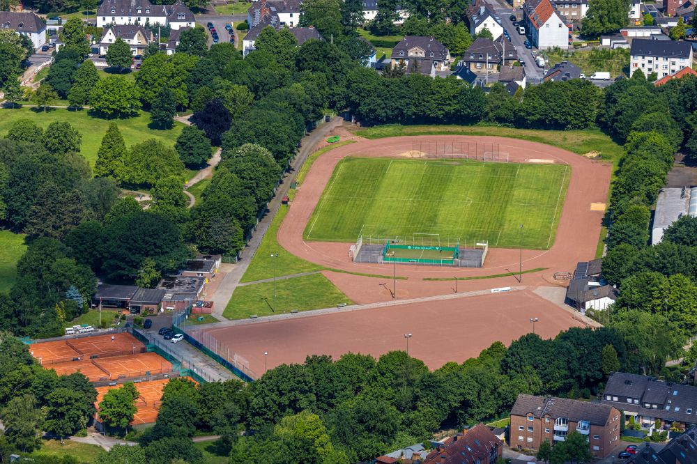 Luftaufnahme Bottrop - Ensemble der Sportplatzanlagen am Batenbrockerpark in Bottrop im Bundesland Nordrhein-Westfalen, Deutschland