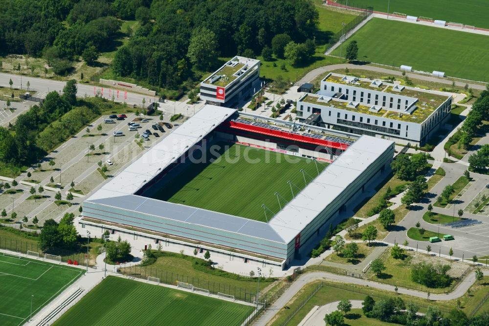 München aus der Vogelperspektive: Ensemble der Sportplatzanlagen auf dem FC Bayern Campus in München im Bundesland Bayern, Deutschland