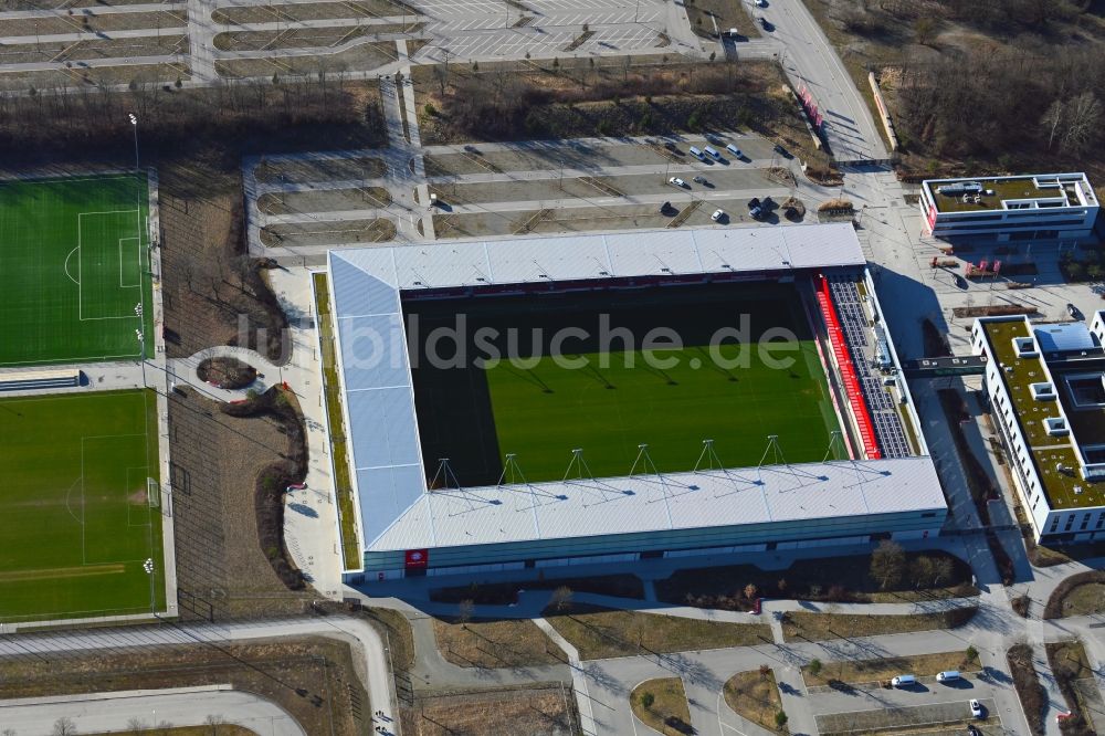 Luftbild München - Ensemble der Sportplatzanlagen auf dem FC Bayern Campus in München im Bundesland Bayern, Deutschland