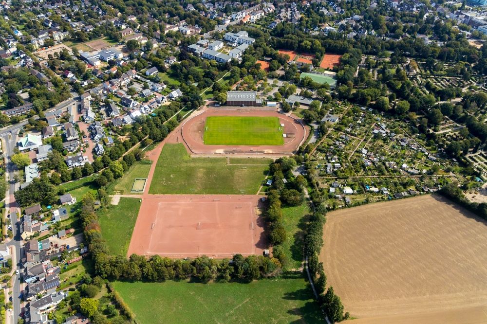 Dinslaken von oben - Ensemble der Sportplatzanlagen in Dinslaken im Bundesland Nordrhein-Westfalen