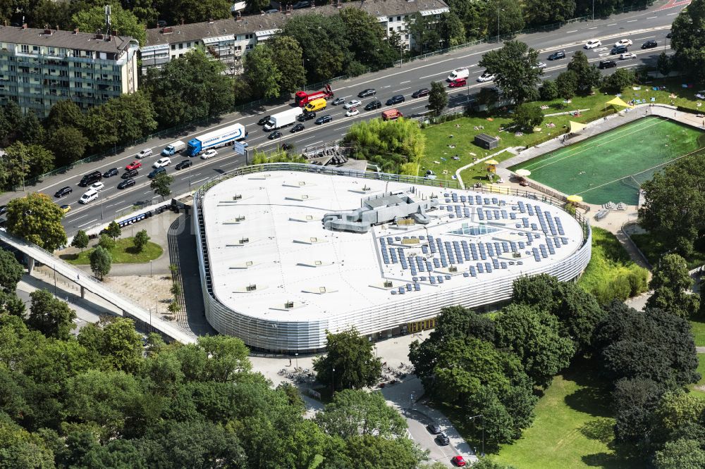 Luftaufnahme Köln - Ensemble der Sportplatzanlagen Eissport-und Schwimmhalle Lentpark in Köln im Bundesland Nordrhein-Westfalen, Deutschland