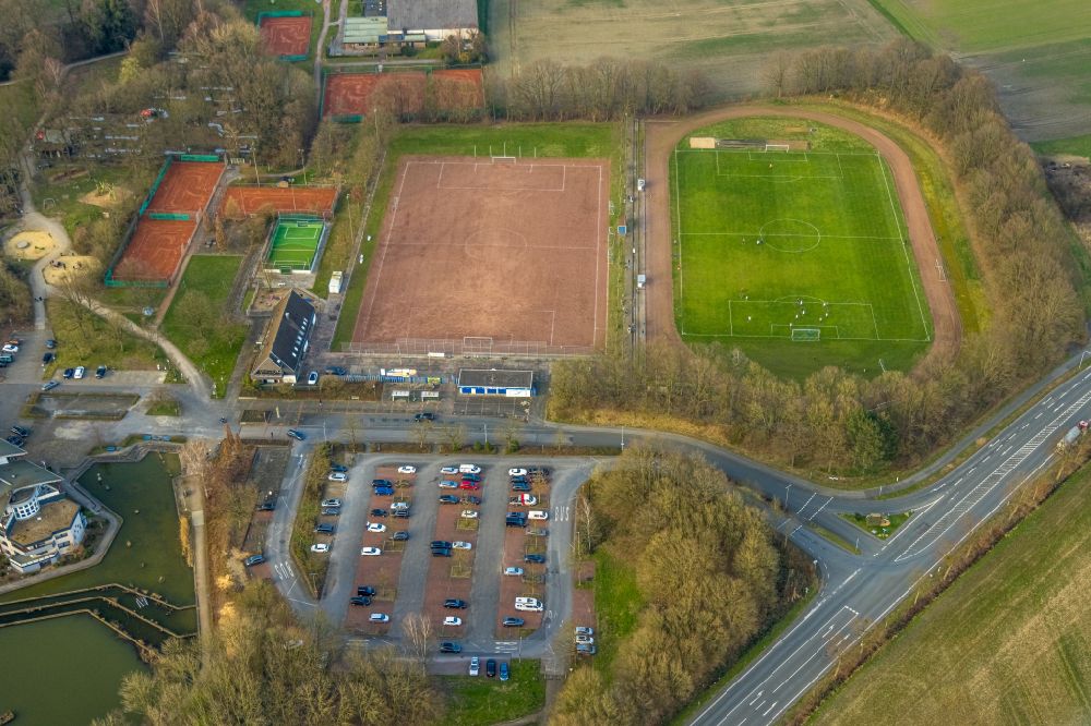 Luftaufnahme Pelkum - Ensemble der Sportplatzanlagen und Freibad im Selbachpark in Pelkum im Bundesland Nordrhein-Westfalen, Deutschland