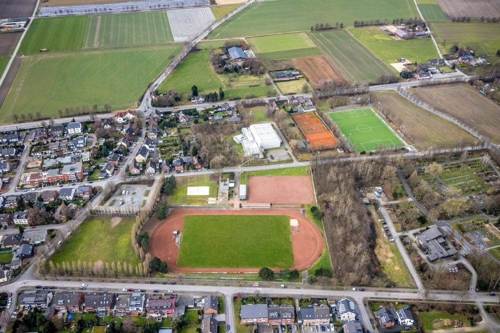 Kirchhellen aus der Vogelperspektive: Ensemble der Sportplatzanlagen in Kirchhellen im Bundesland Nordrhein-Westfalen, Deutschland