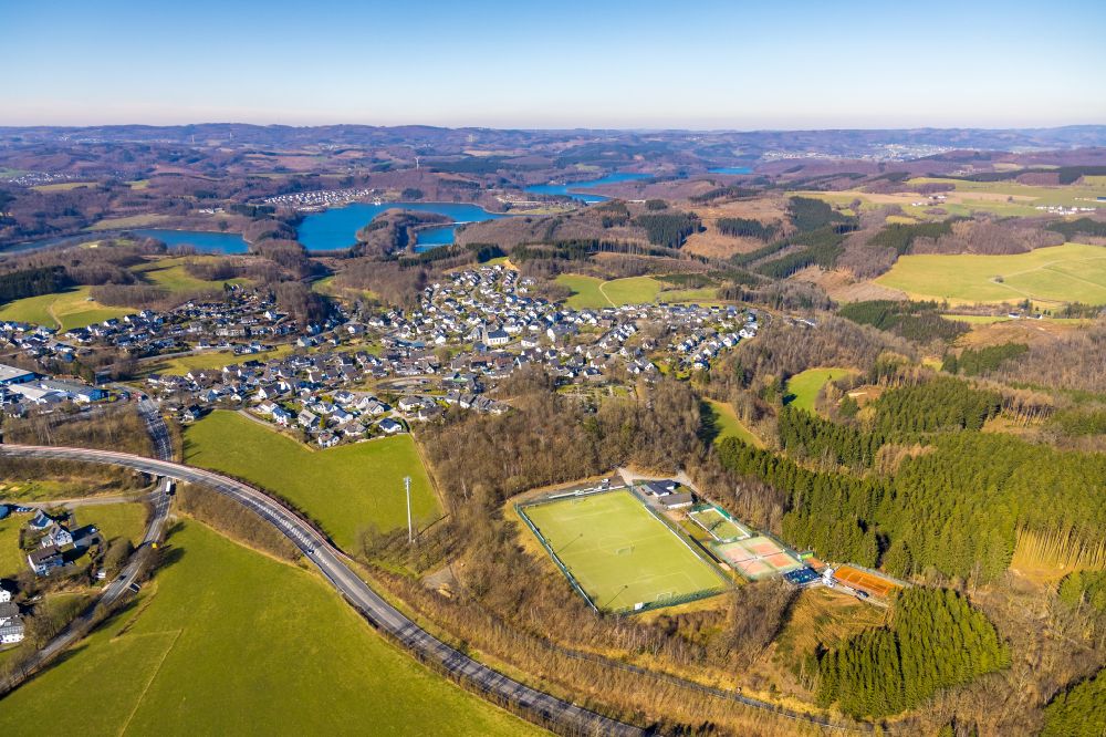 Olpe von oben - Ensemble der Sportplatzanlagen in Olpe im Bundesland Nordrhein-Westfalen, Deutschland