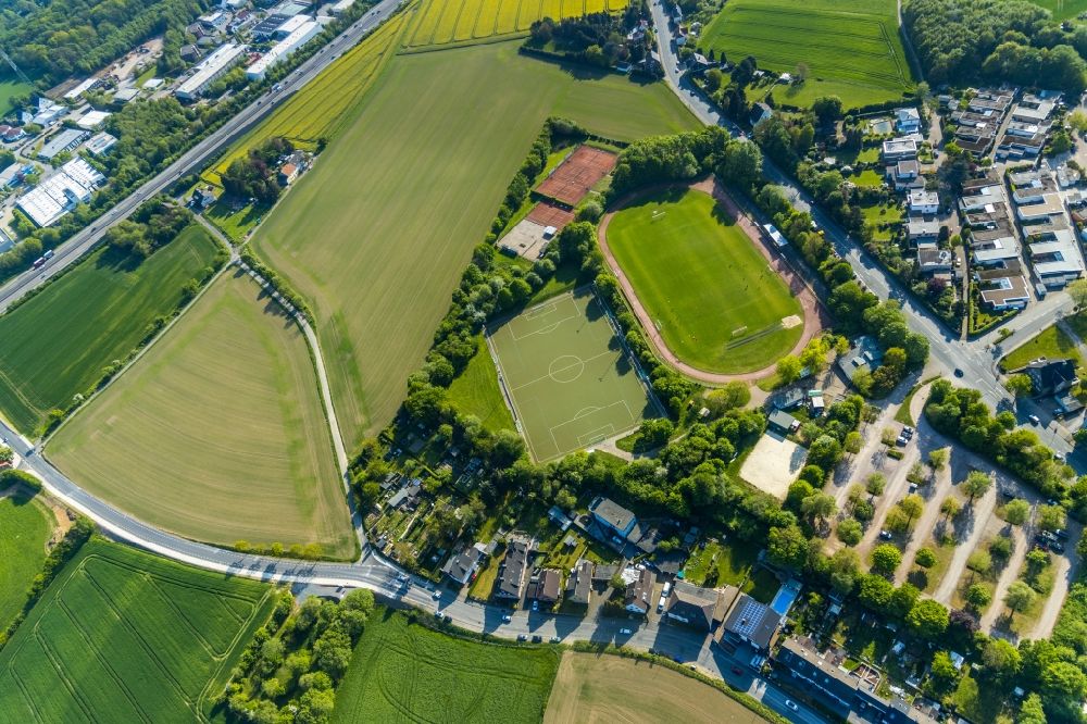 Luftaufnahme Witten - Ensemble der Sportplatzanlagen an der Pferdebachstraße in Witten im Bundesland Nordrhein-Westfalen, Deutschland