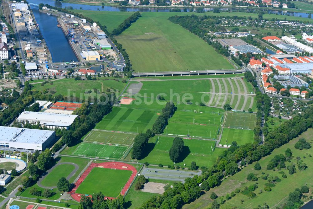 Dresden von oben - Ensemble der Sportplatzanlagen Sportpark Ostra in Dresden im Bundesland Sachsen, Deutschland